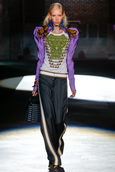 Look 28